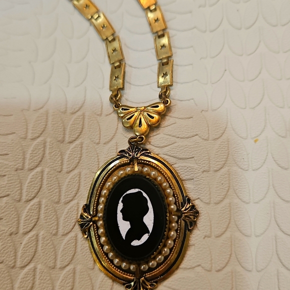 VTG CAMEO VICTORIAN CZECH STYLE GLASS CAMEO/SILHOUETTE‎ GOLD TONE STAR NECKLACE - Picture 5 of 9